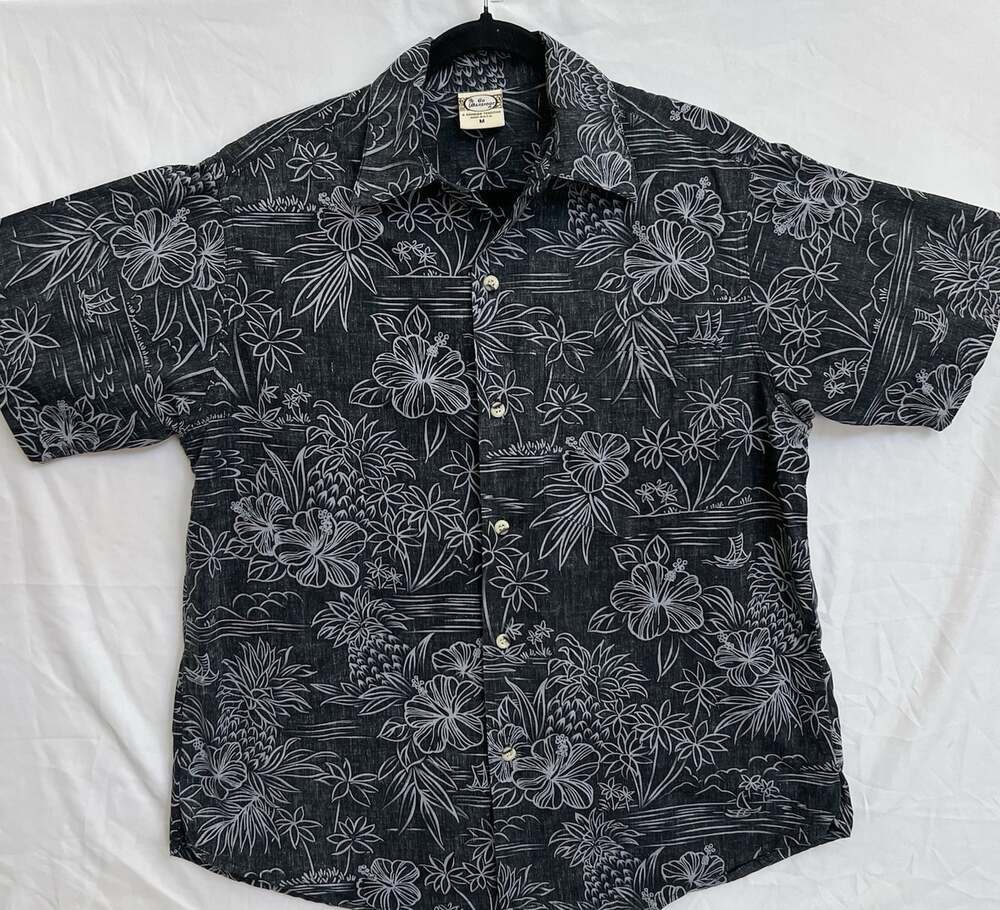 Barefoot Dreams Men's Black and Grey Shirt